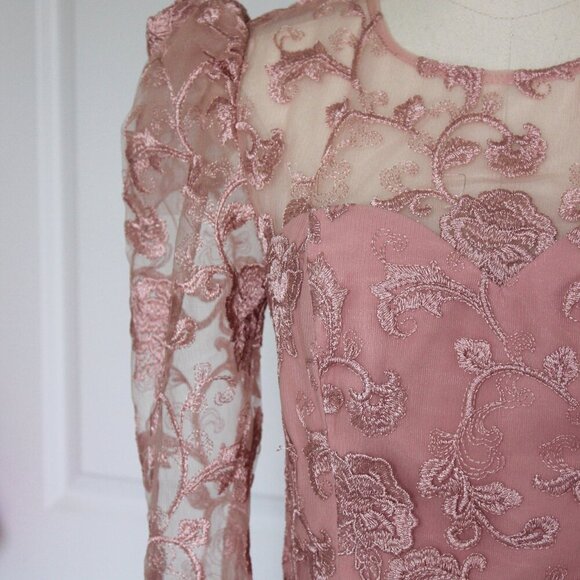 Chi Chi London Dorothee Skater Dress in Pink - Picture 5 of 12